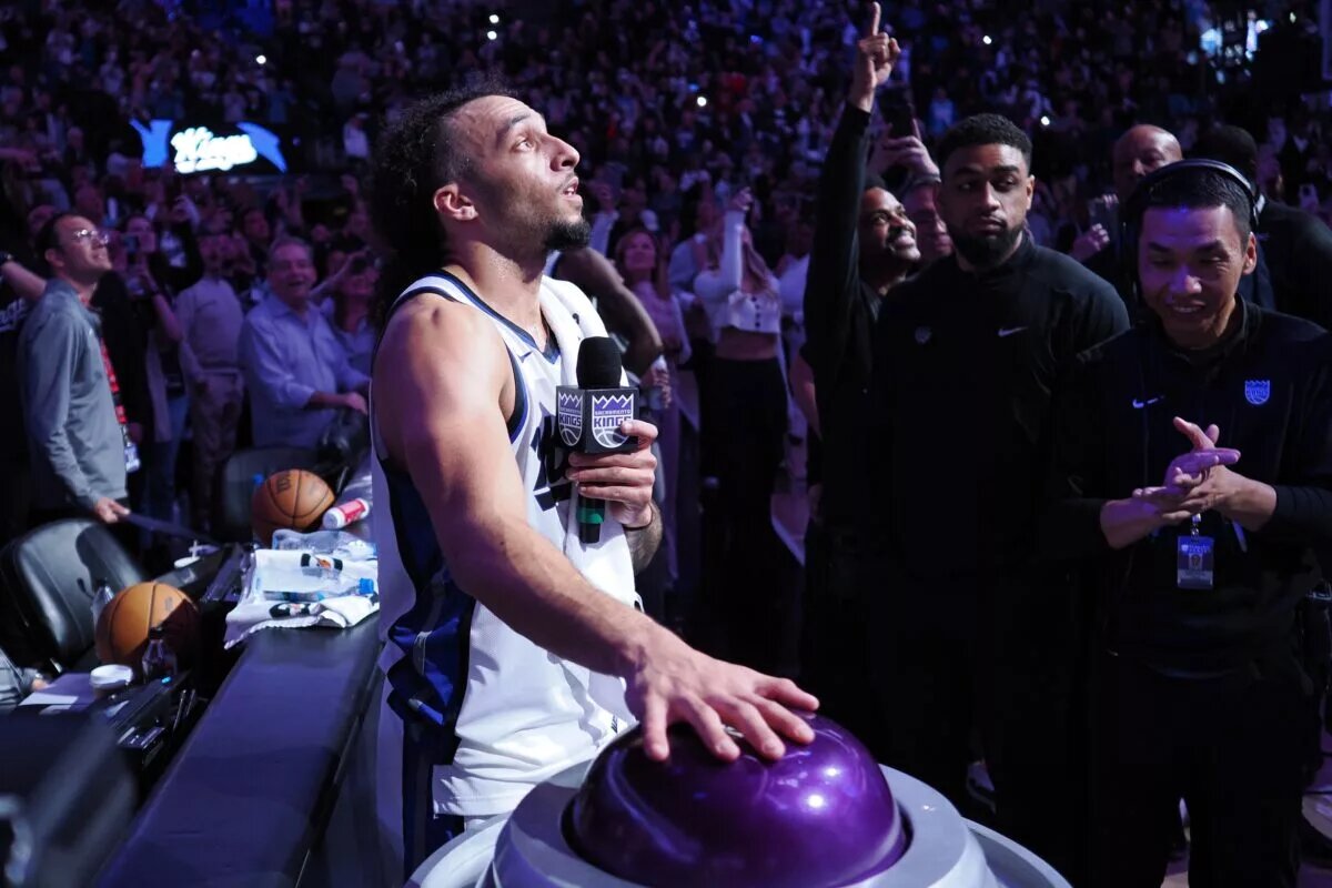 Sacramento Kings point guard Devin Carter