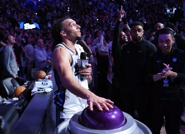 Sacramento Kings point guard Devin Carter