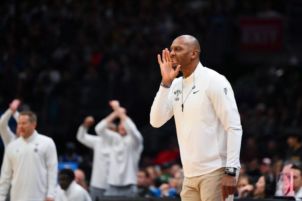 Memphis Tigers head coach Penny Hardaway