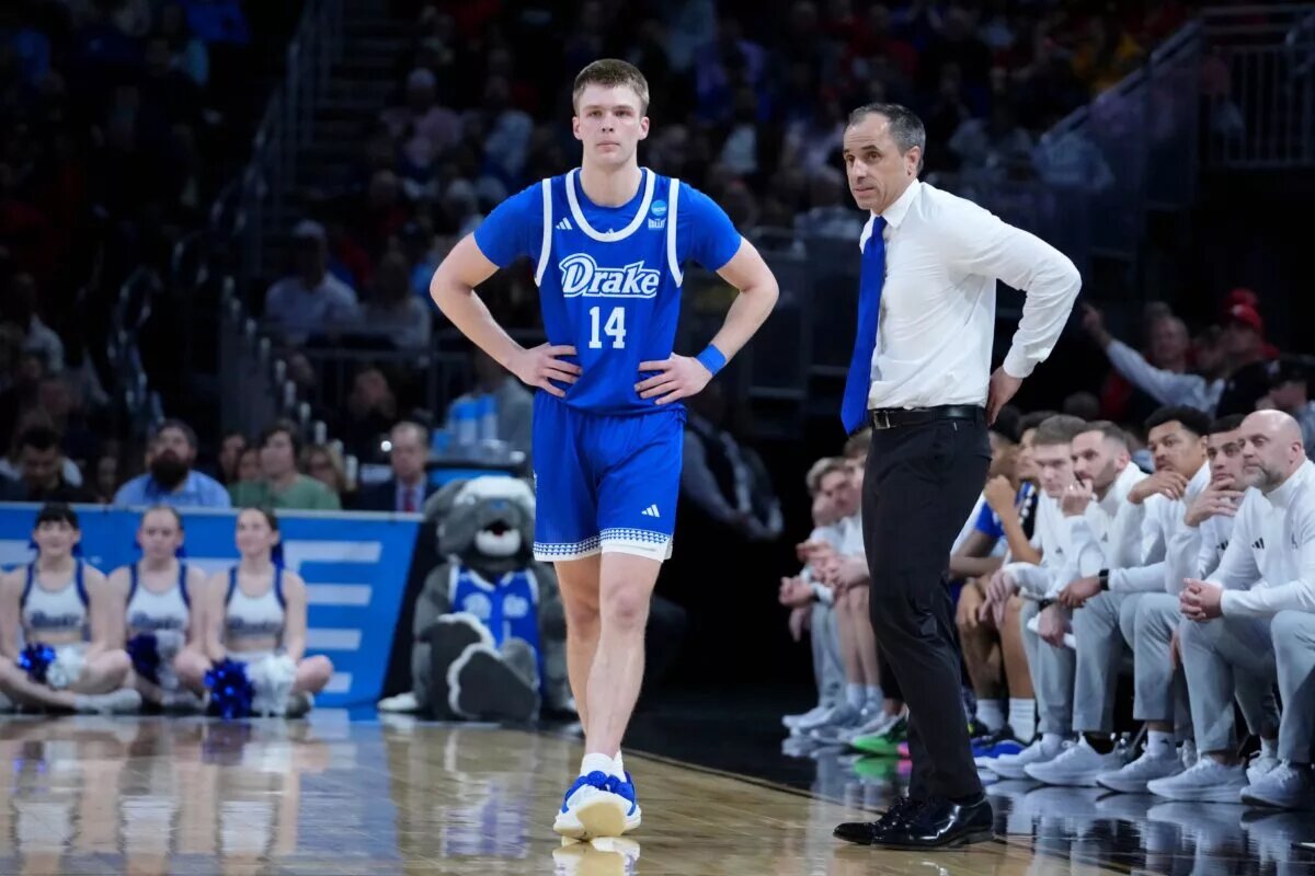 Bennett Stirtz is set to transfer to Iowa.