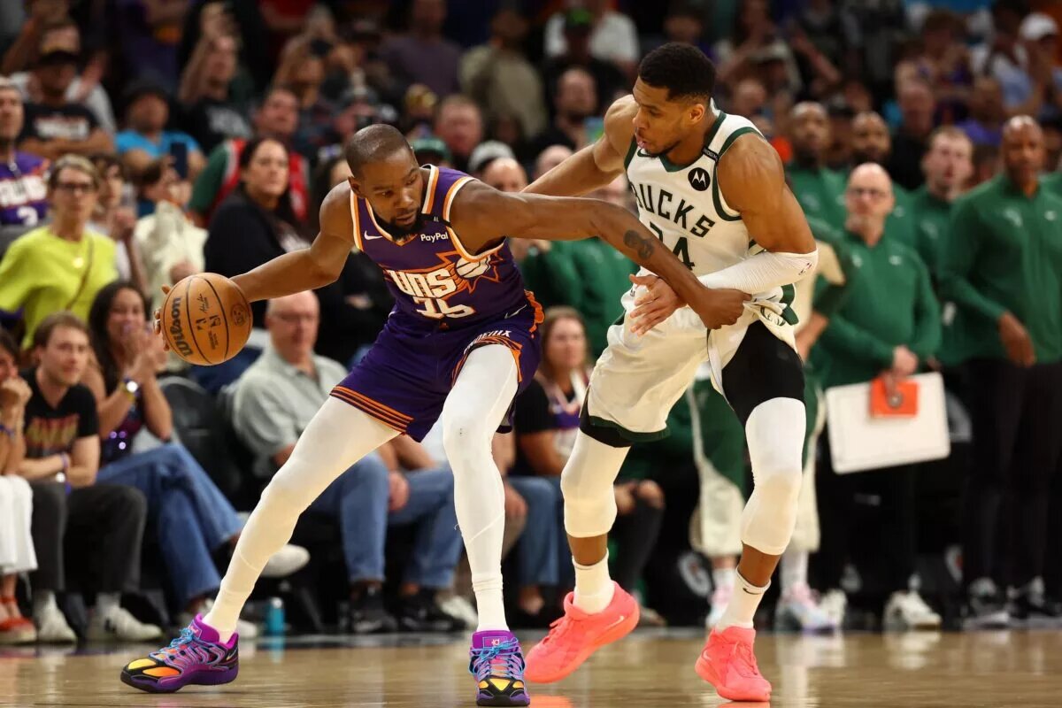 Milwaukee Bucks forward Giannis Antetokounmpo (34) defends against Phoenix Suns forward Kevin Durant (35)