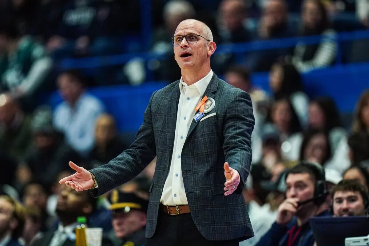 A top recruit de-committed from UConn.