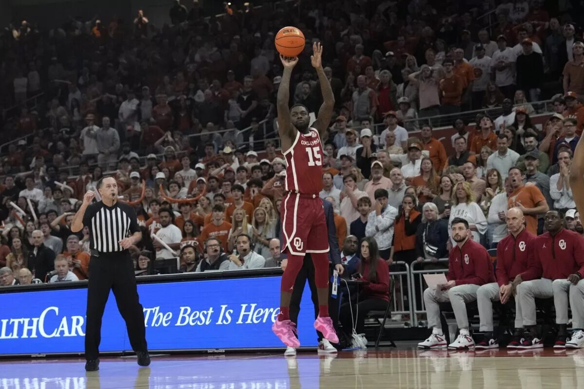 Virginia added Duke Miles in the transfer portal.