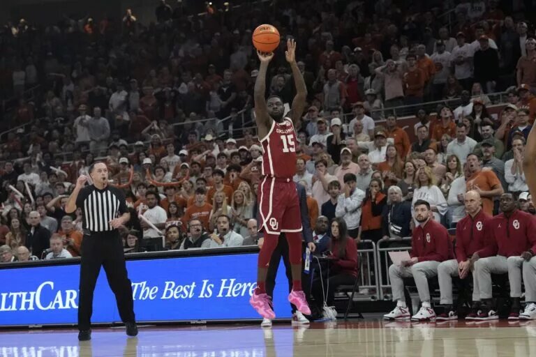 Virginia added Duke Miles in the transfer portal.