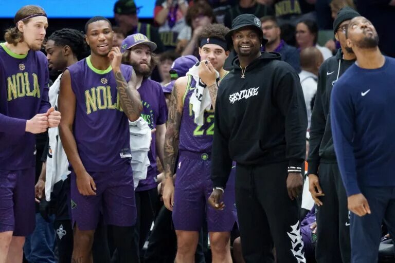 Zion Williamson on the New Orleans Pelicans bench