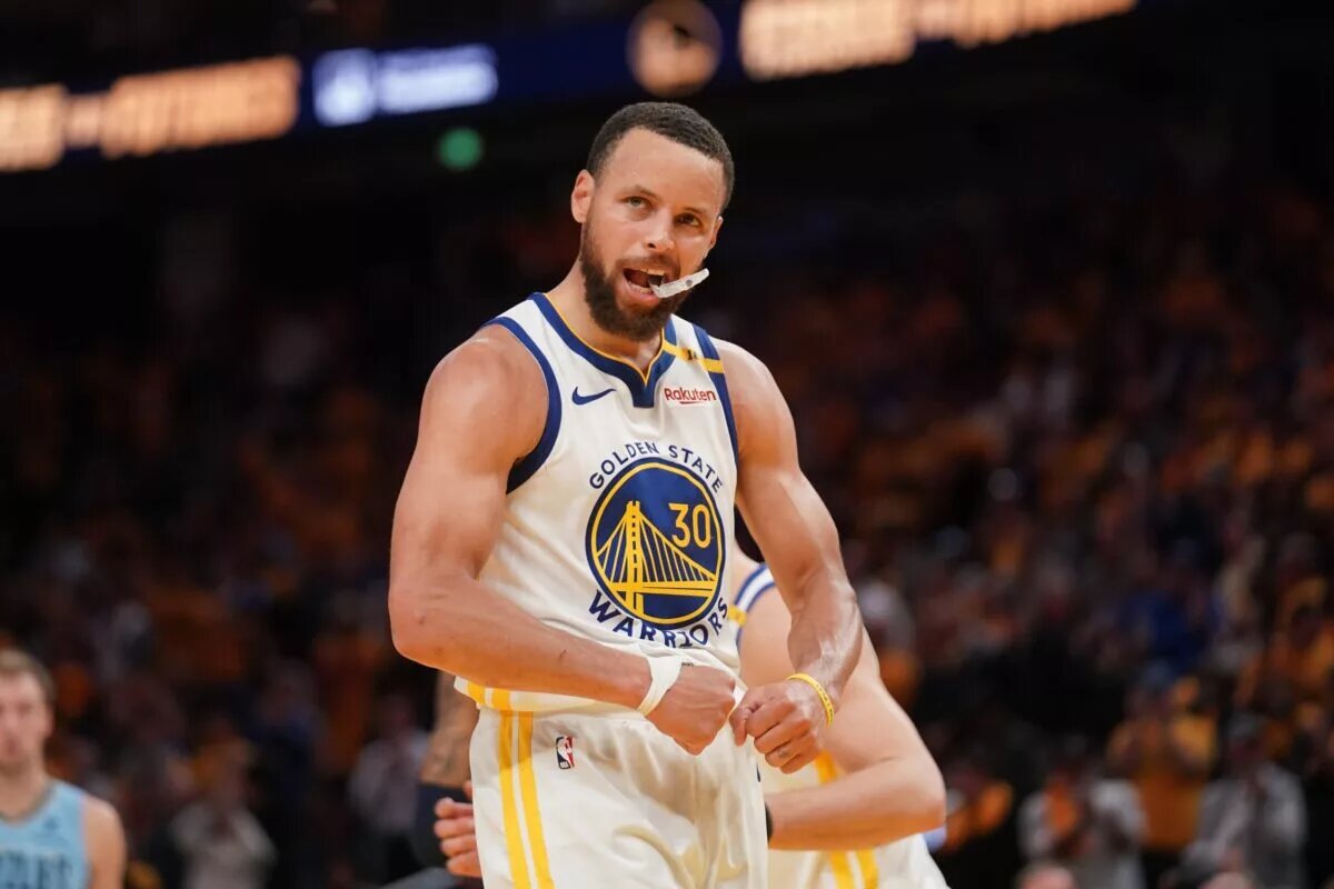 It's up for debate who's better Steph Curry or Magic Johnson.