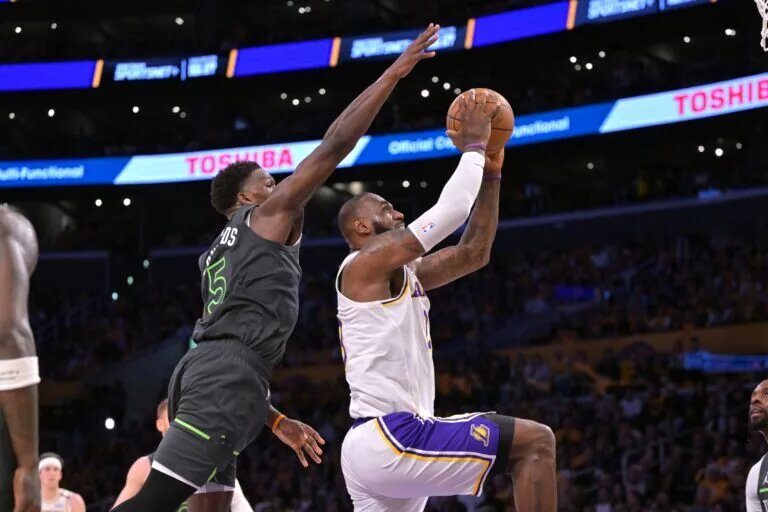 Los Angeles Lakers forward LeBron James
