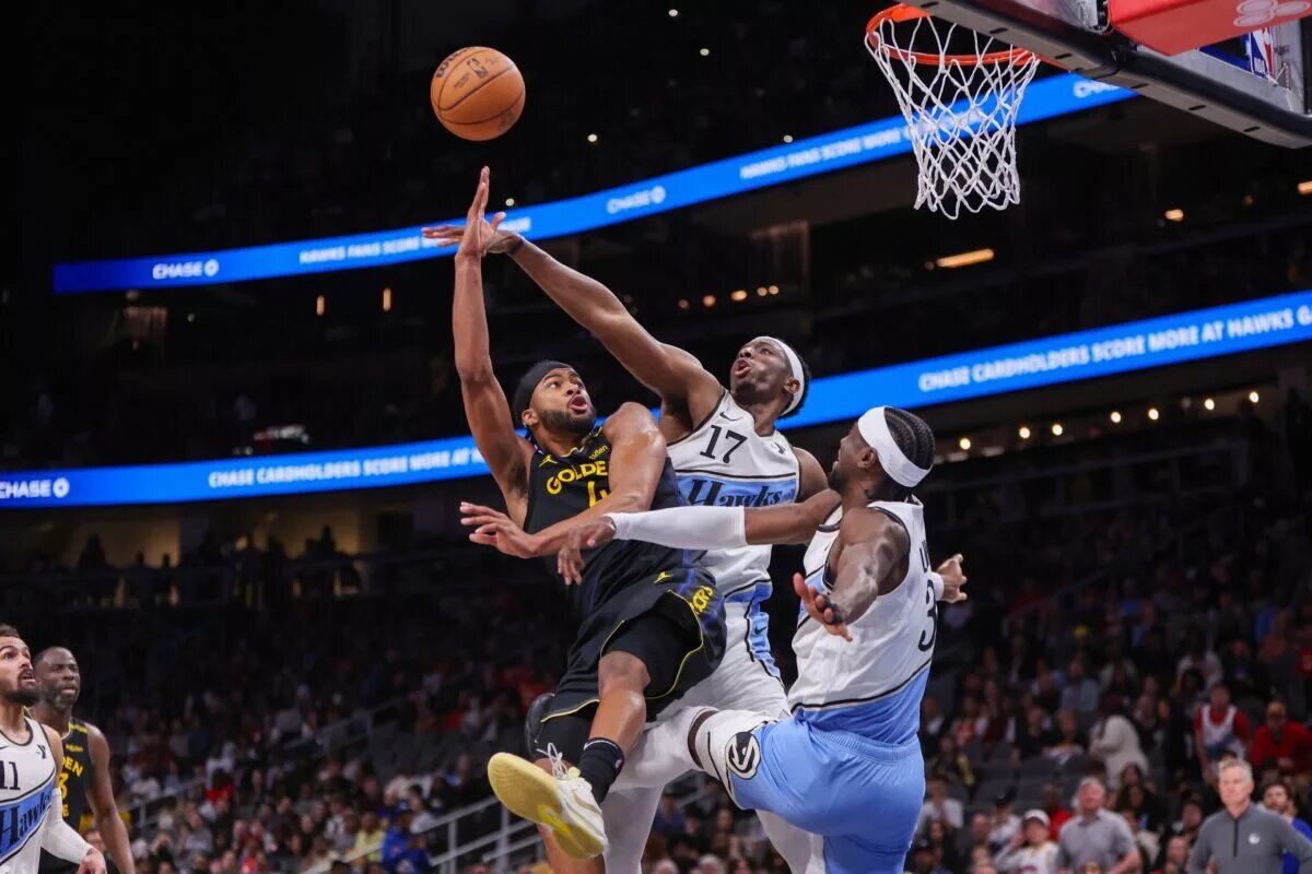 Golden State Warriors guard Moses Moody (4) shoots past Atlanta Hawks forward Onyeka Okongwu (17) and guard Caris LeVert (3)