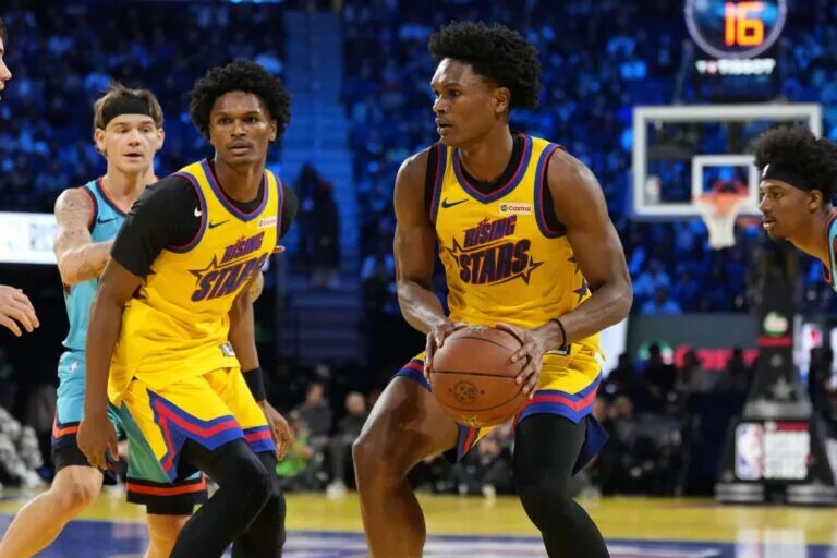 Team M guard Ausar Thompson (9) of the Detroit Pistons and Team M guard Amen Thompson