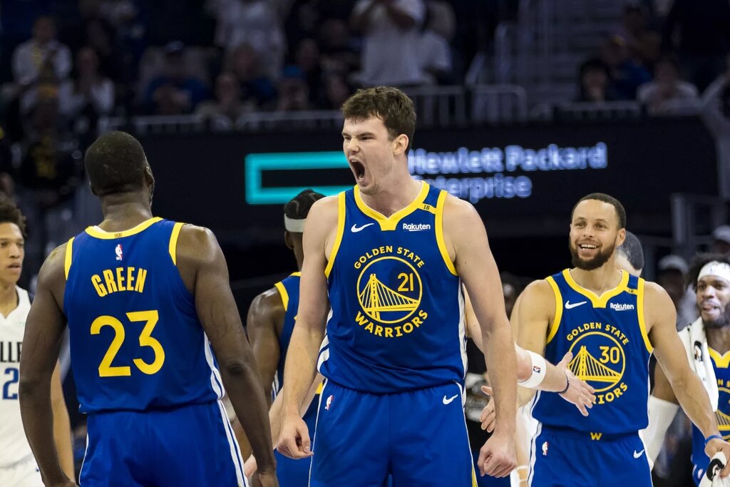 Golden State Warriors center Quinten Post 