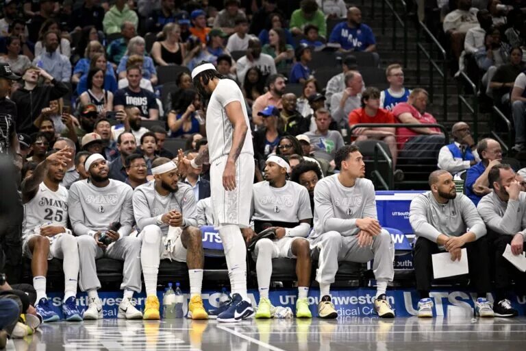 Dallas Mavericks forward Anthony Davis