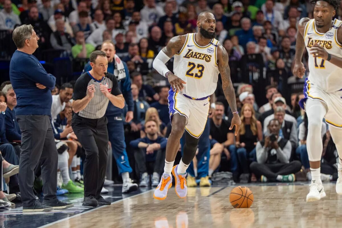 LeBron james sustained a knee injury in the Lakers loss to the Timberwolves
