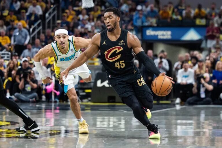 Cleveland Cavaliers guard Donovan Mitchell (45)