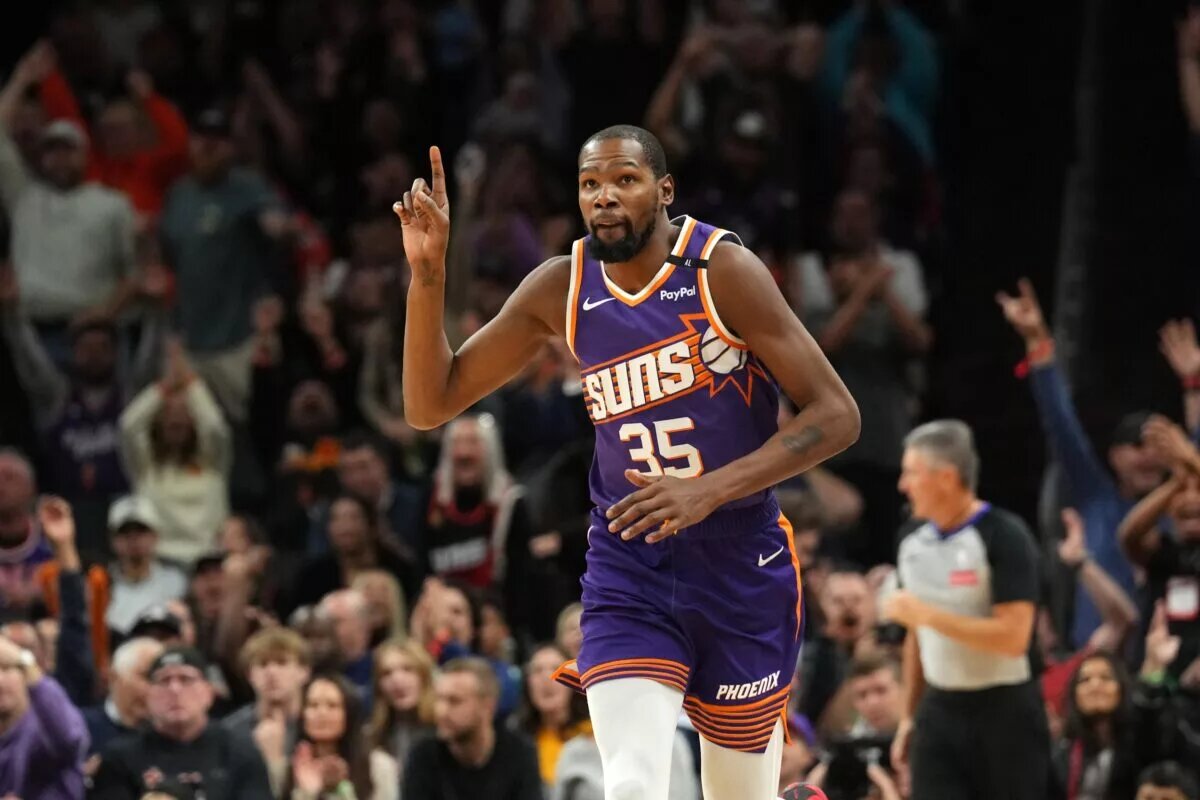 Nov 6, 2024; Phoenix, Arizona, USA; Phoenix Suns forward Kevin Durant (35) celebrates a basket against the Miami Heat during the second half at Footprint Center. Mandatory Credit: Joe Camporeale-Imagn Images