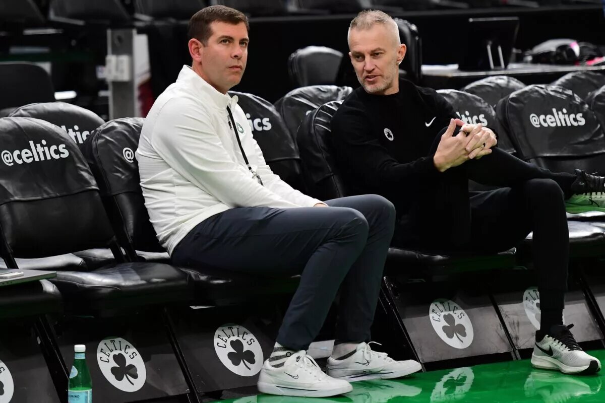 Brad Stevens and the Celtics front office are looking to trade Anfernee Simons to keep a beloved trio