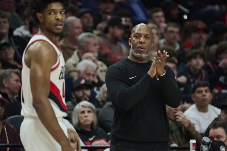Portland Trail Blazers head coach Chauncey Billups encourages guard Scoot Henderson (00) during the second half against the LA Clippers at Moda Center.