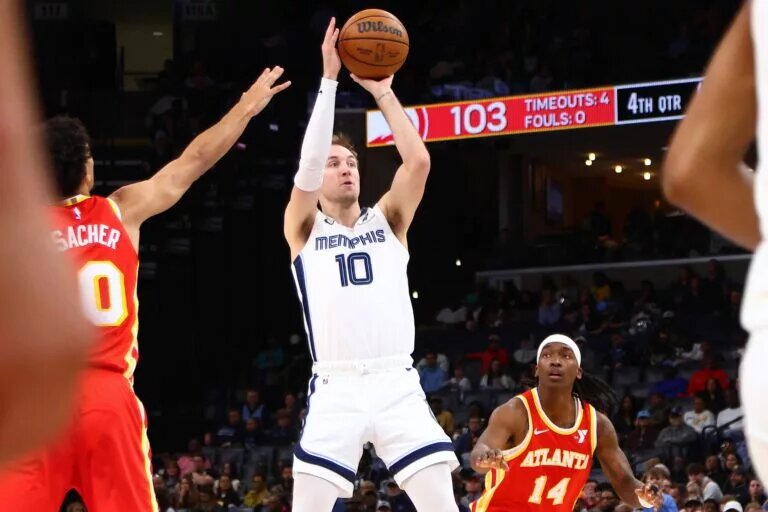 Memphis Grizzlies guard Luke Kennard (10) shoots during the fourth quarter against the Atlanta Hawks at FedExForum.