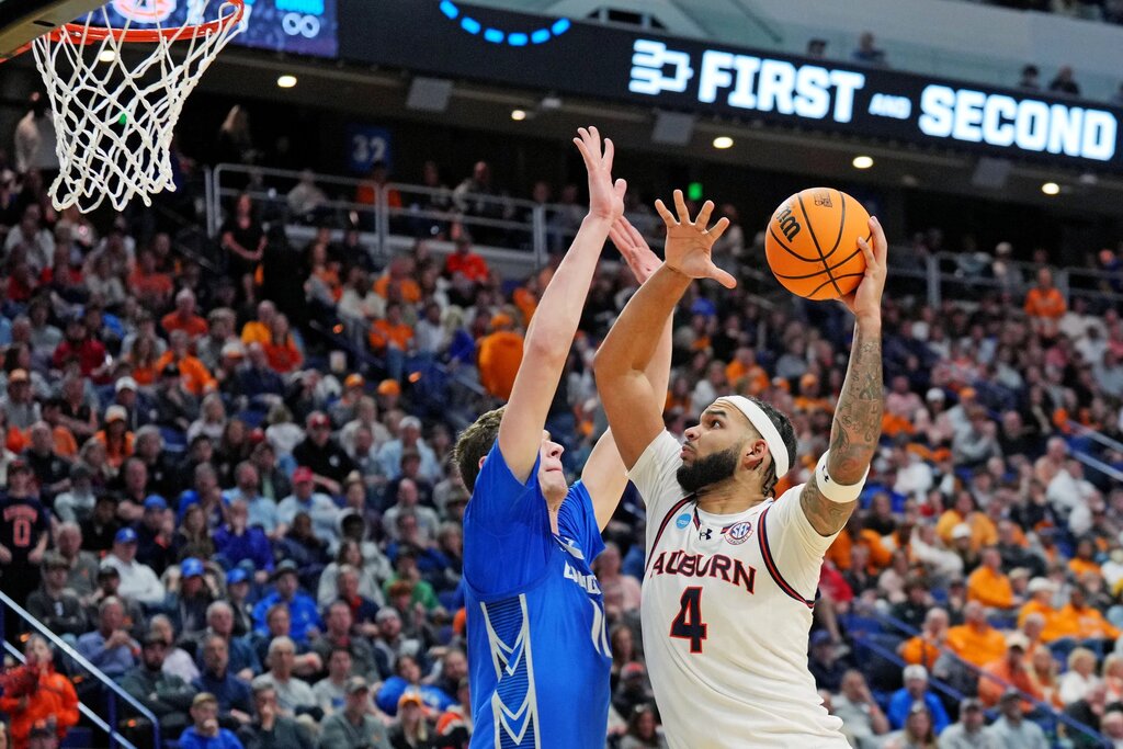 The Lakers could target Johni Broome if they don't get Ryan Kalkbrenner 
