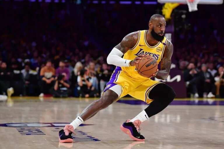 Los Angeles Lakers forward LeBron James