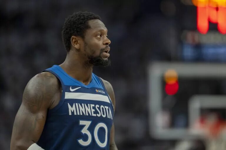 Julius Randle signed a new contract with the Timberwolves.