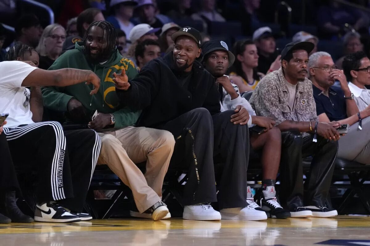 Kevin Durant is in discussions with the Rockets to get an extension that could see him retire in Houston