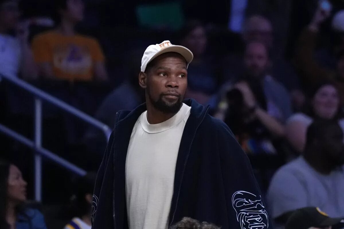 May 27, 2025; Los Angeles, California, USA; Kevin Durant attends a WNBA game between the Atlanta Dream and LA Sparks at Crypto.com Arena. Mandatory Credit: Kirby Lee-Imagn Images