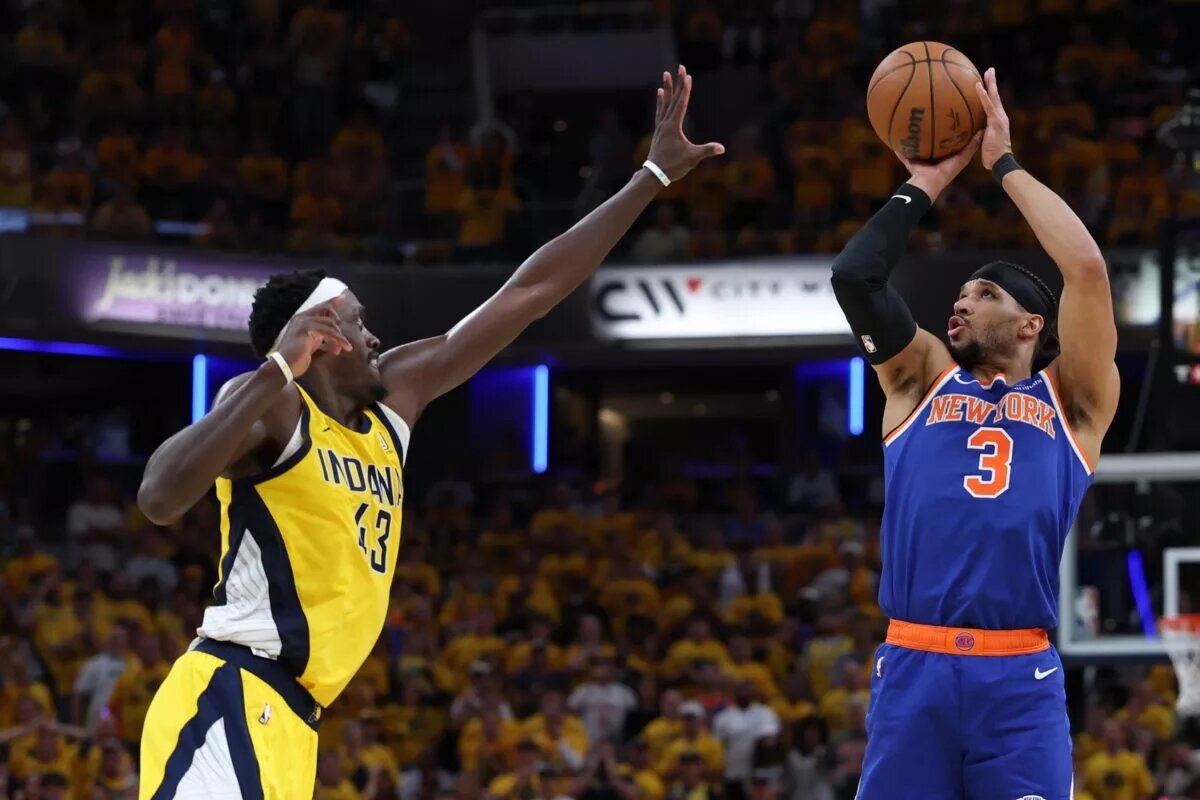 May 31, 2025; Indianapolis, Indiana, USA; New York Knicks guard Josh Hart (3) shoots the ball against Indiana Pacers forward Pascal Siakam (43) in the third quarter during game six of the eastern conference finals for the 2025 NBA Playoffs at Gainbridge Fieldhouse. Mandatory Credit: Trevor Ruszkowski-Imagn Images