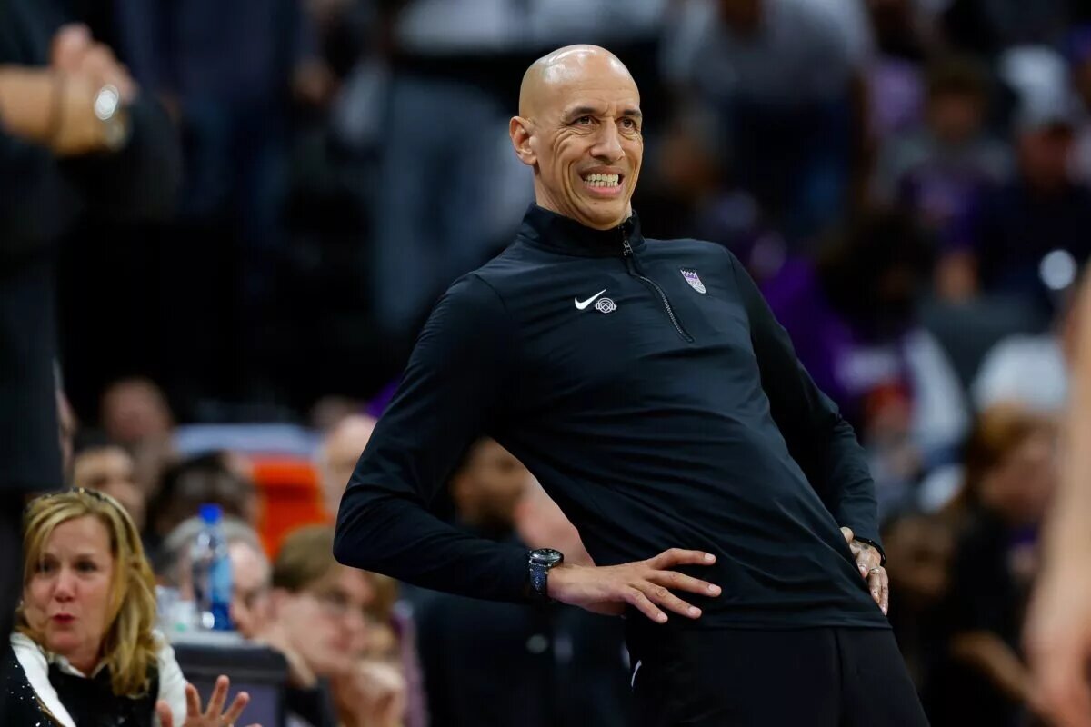 Sacramento Kings head coach Doug Christie