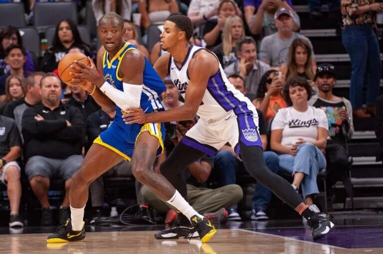 Golden State Warriors forward Jonathan Kuminga guarded by Sacramento Kings forward Keegan Murray