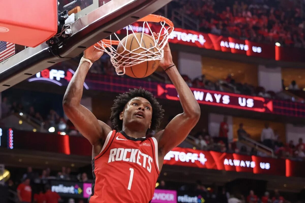 Houston Rockets forward Amen Thompson (1) dunks against the Golden State Warriors in the fourth quarter during game five of first round for the 2025 NBA Playoffs at Toyota Center.