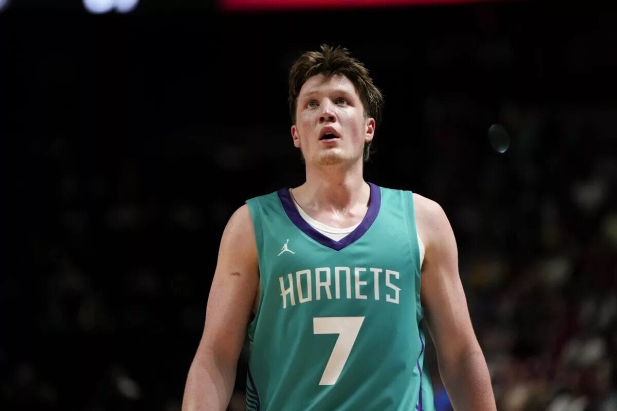 Jul 14, 2025; Las Vegas, NV, USA; Charlotte Hornets guard Kon Knueppel (7) competes against the Dallas Mavericks during the second half of a NBA basketball game at the Thomas & Mack Center. Mandatory Credit: Lucas Peltier-Imagn Images