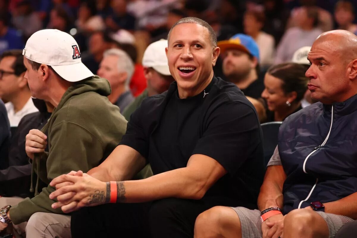 Mike Bibby hosts a podcast which was attended by Shaq in Arizona