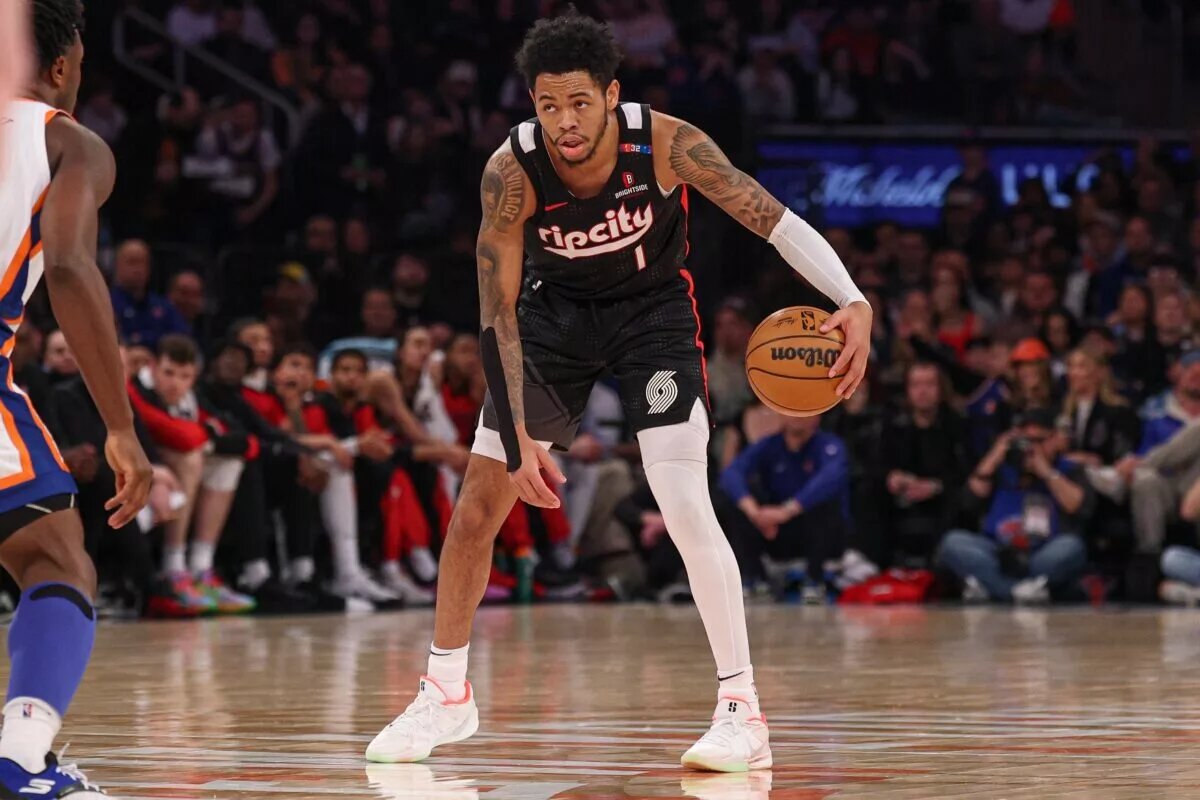 Portland Trail Blazers guard Anfernee Simons (1) dribbles during the first half against the New York Knicks at Madison Square Garden.