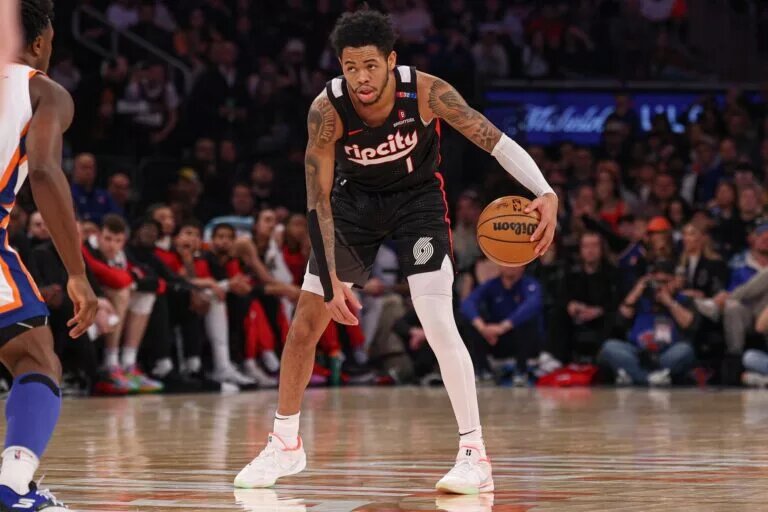 Portland Trail Blazers guard Anfernee Simons (1) dribbles during the first half against the New York Knicks at Madison Square Garden.