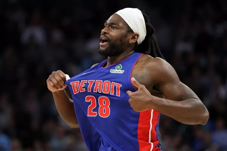 Mar 30, 2025; Minneapolis, Minnesota, USA; Detroit Pistons center Isaiah Stewart (28) gestures towards the crowd after a fight against the Minnesota Timberwolves during the second quarter at Target Center. Stewart was later ejected from the game. Mandatory Credit: Matt Krohn-Imagn Images