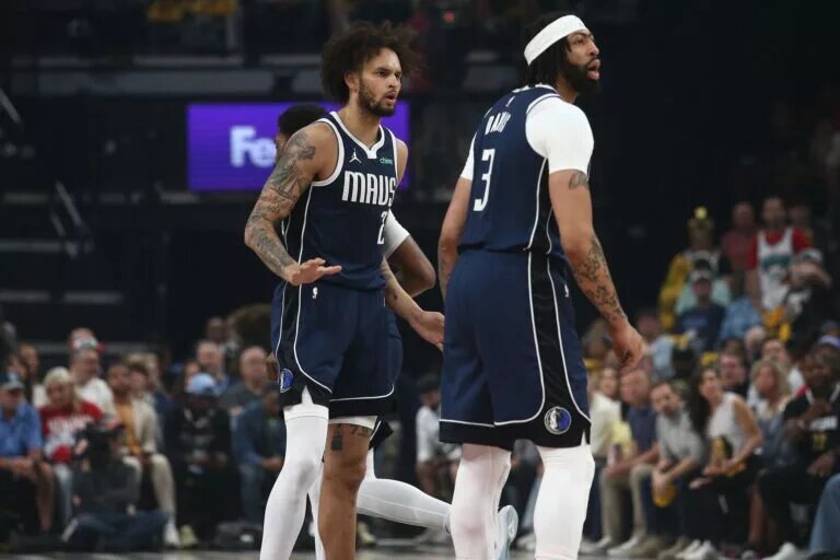 Dallas Mavericks center Dereck Lively II (2) and forward Anthony Davis