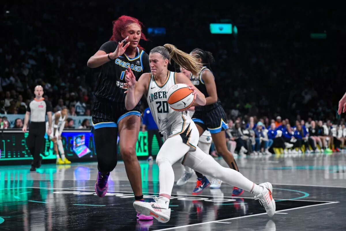 Aug 21, 2025; Brooklyn, New York, USA; New York Liberty guard Sabrina Ionescu (20) tries to drive past Chicago Sky center Kamilla Cardoso (10) during the second half at Barclays Center. Mandatory Credit: John Jones-Imagn Images
