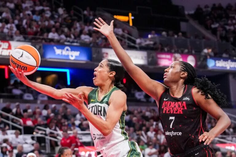 Seattle Storm guard Skylar Diggins (4) goes up for a basket against Indiana Fever forward Aliyah Boston (7) on Tuesday, Aug. 26, 2025, during a game between the Indiana Fever and the Seattle Storm at Gainbridge Fieldhouse in Indianapolis. The Indiana Fever defeated the Seattle Storm, 95-75.