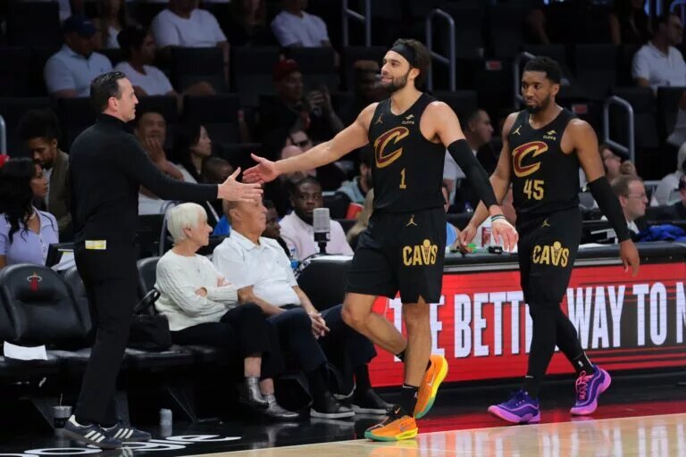 Cleveland Cavaliers guards Max Strus and Donovan Mitchell