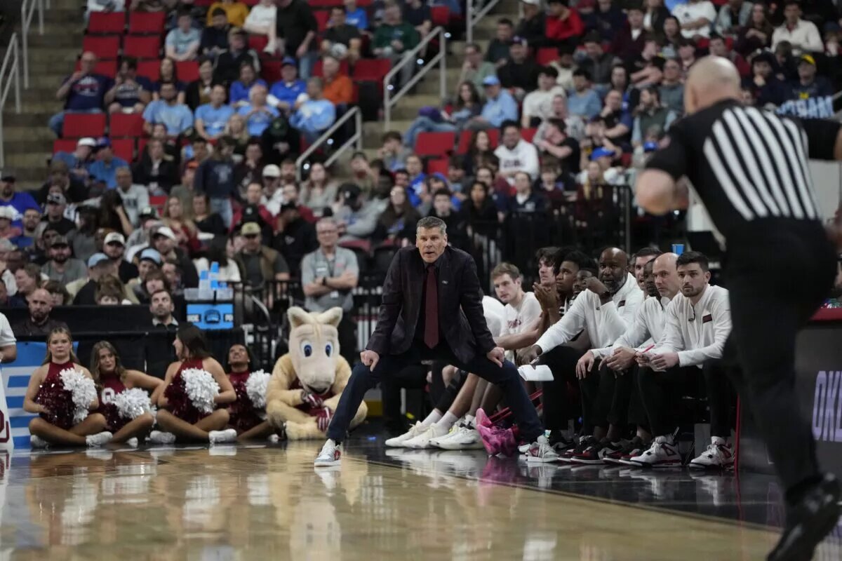 Oklahoma Sooners men’s basketball head coach Porter Moser