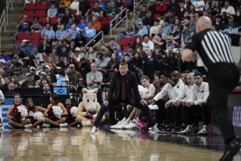 Oklahoma Sooners men’s basketball head coach Porter Moser