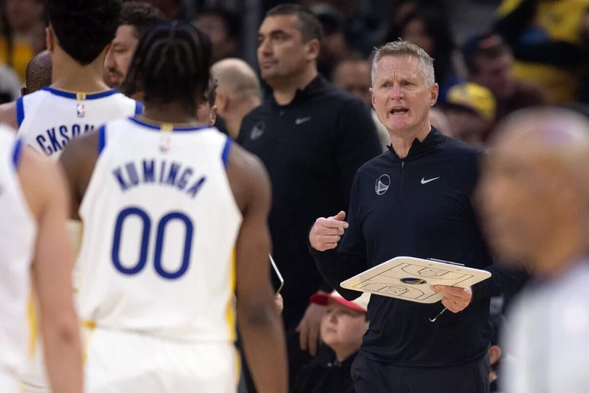 Golden State Warriors head coach Steve Kerr and forward Jonathan Kuminga