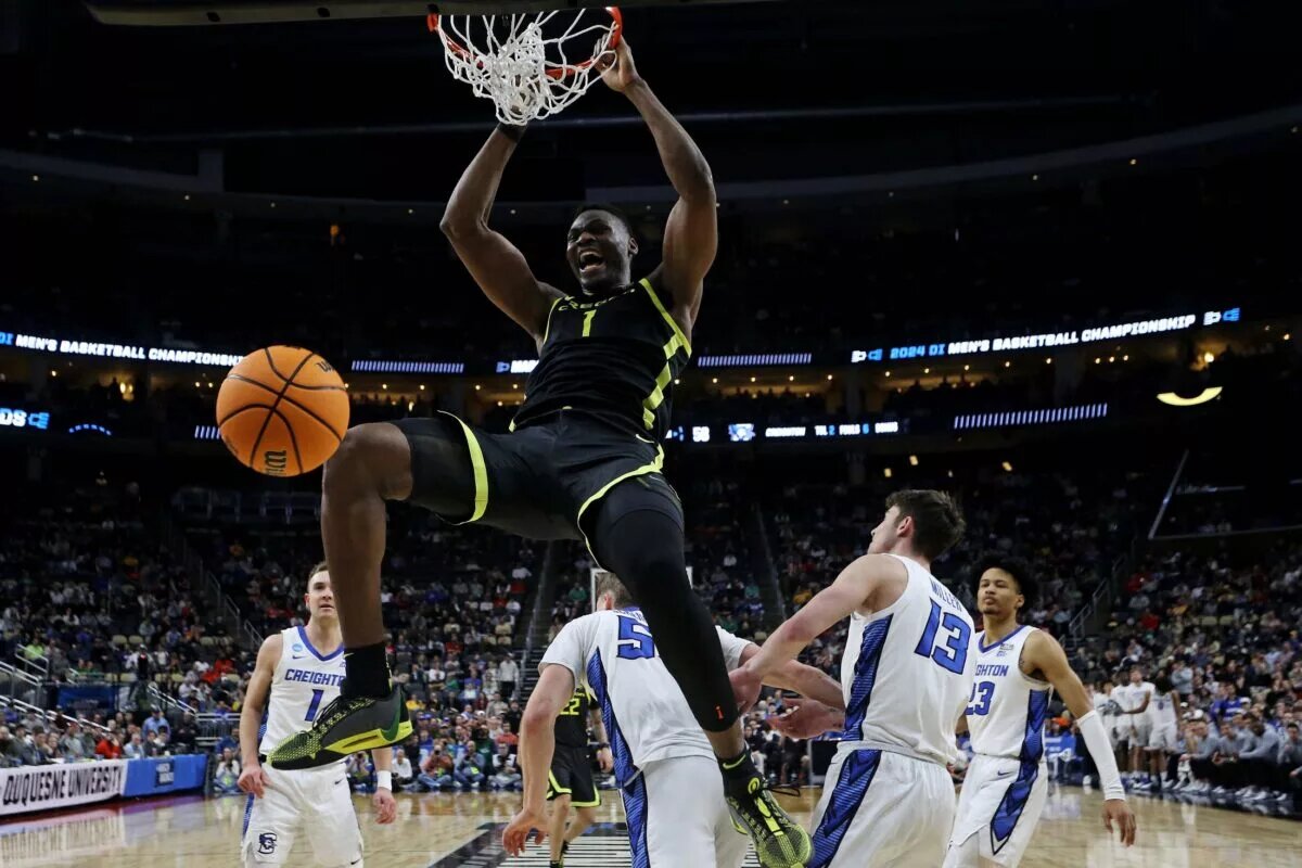 Mar 23, 2024; Pittsburgh, PA, USA; Oregon Ducks center N'Faly Dante (1) dunks the ball against Creighton Bluejays guard Baylor Scheierman (55) in the second round of the 2024 NCAA Tournament at PPG Paints Arena. Mandatory Credit: Charles LeClaire-USA TODAY Sports