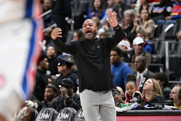 Detroit Pistons head coach JB Bickerstaff