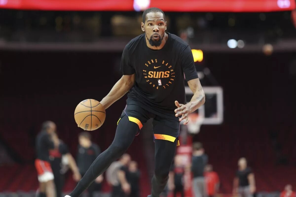 Mar 12, 2025; Houston, Texas, USA; Phoenix Suns forward Kevin Durant (35) warms up before the game against the Houston Rockets at Toyota Center. Mandatory Credit: Troy Taormina-Imagn Images