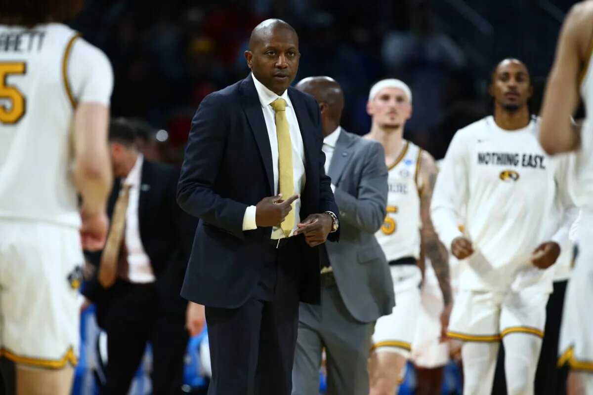 Missouri men's basketball head coach Dennis Gates