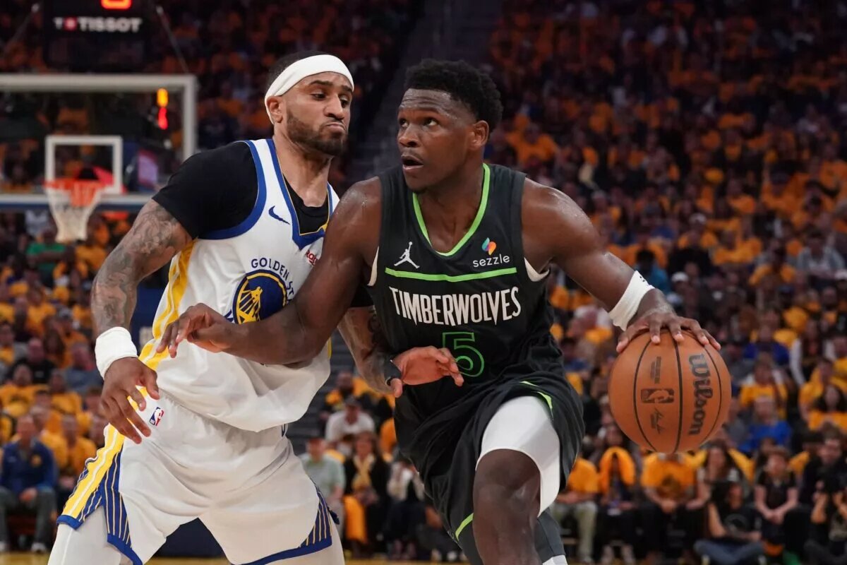 Golden State Warriors guard Gary Payton II defends Minnesota Timberwolves wing Anthony Edwards