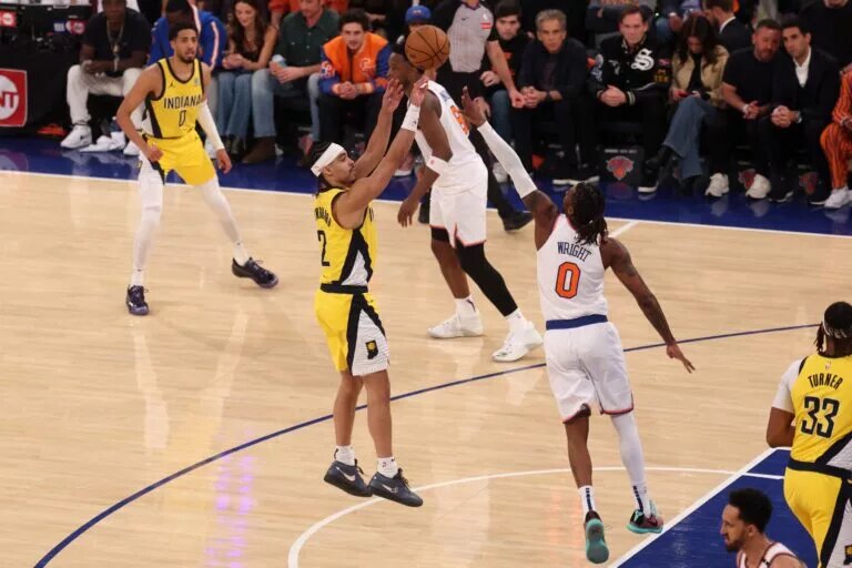 Indiana Pacers guard Andrew Nembhard shoots against New York Knicks guard Delon Wright