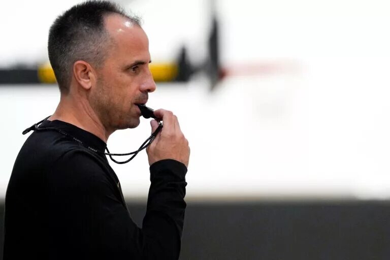 Iowa head coach Ben McCollum