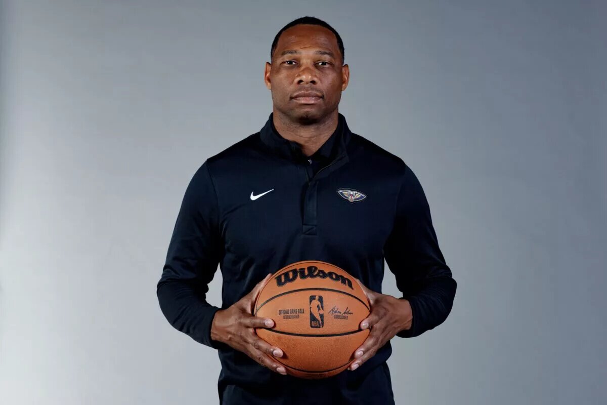 New Orleans Pelicans head coach Willie Green